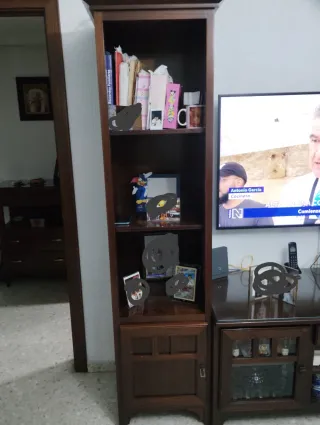Muebles de salón madera ,entradita mesa etc