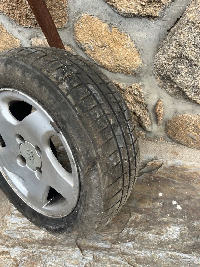 Llanta y Neumático Peugeot