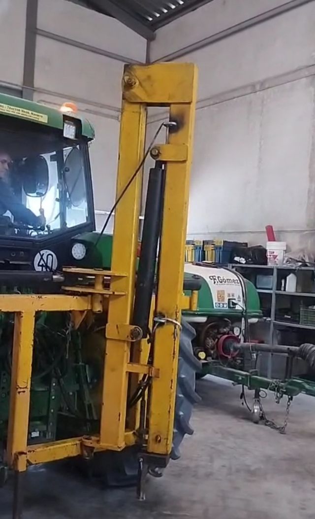 Pluma giratoria para tractor