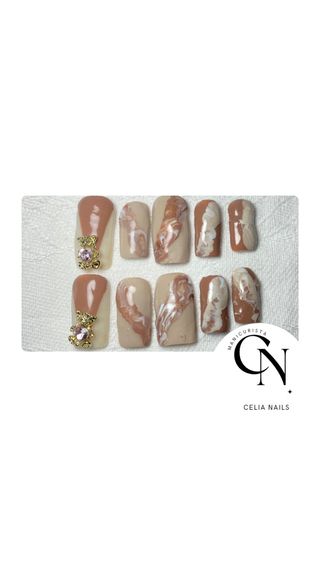 Nails Press On y manicura profesional a domicilio.