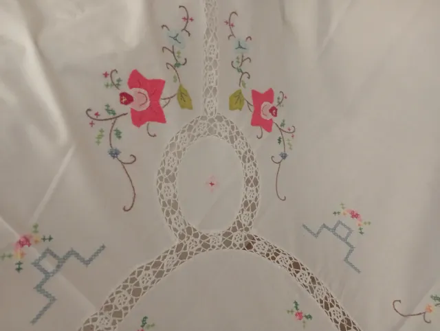 Toalha de mesa bordada com flores e mezaninos