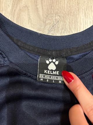 Sudadera Kelme Negra con Detalles Rojos