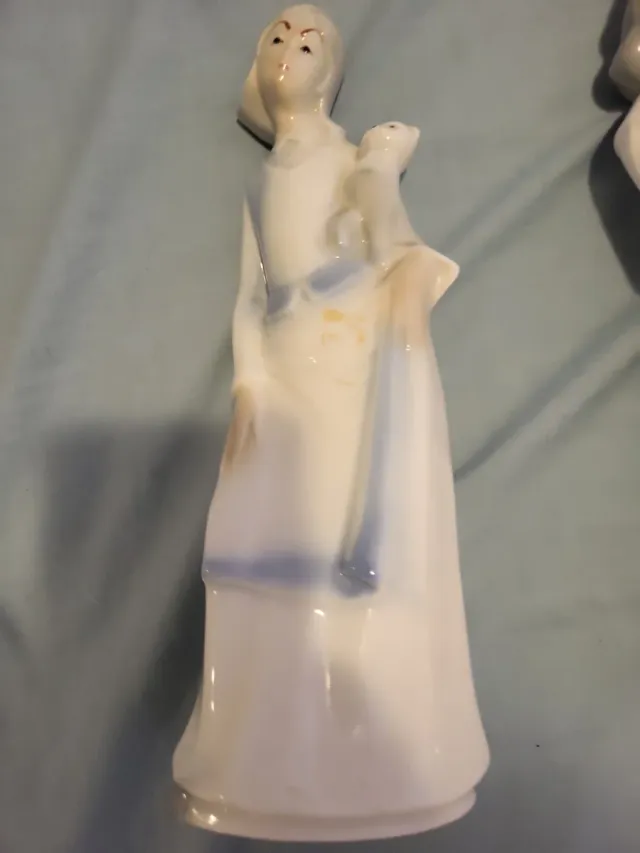 Lote 5 figuras porcelana mujer vestida