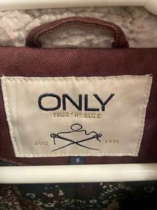Parka Only con capucha y pelo