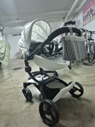 Carrito de muñecas con capazo y bolso