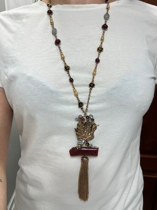 Collar Zara Dorado con varios colores más.