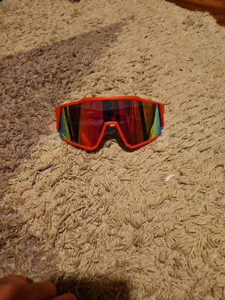 Gafas de sol deportivas sin usar