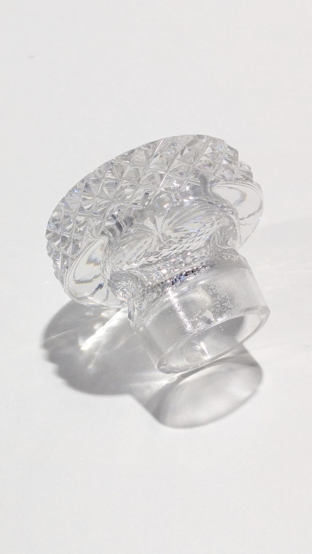 ANTIGUA BOTELLA LICORERA CRISTAL TALLADO Y PLATA