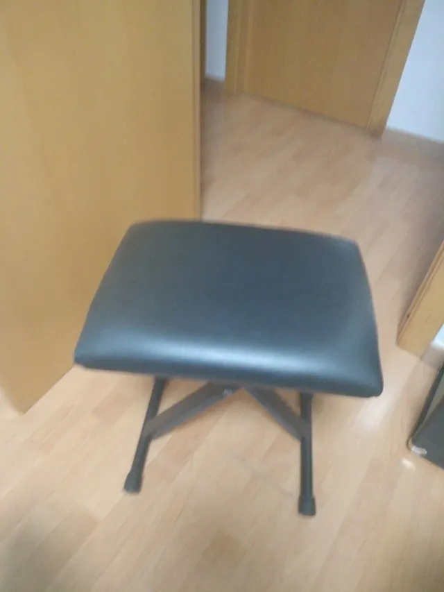 Banco de piano negro