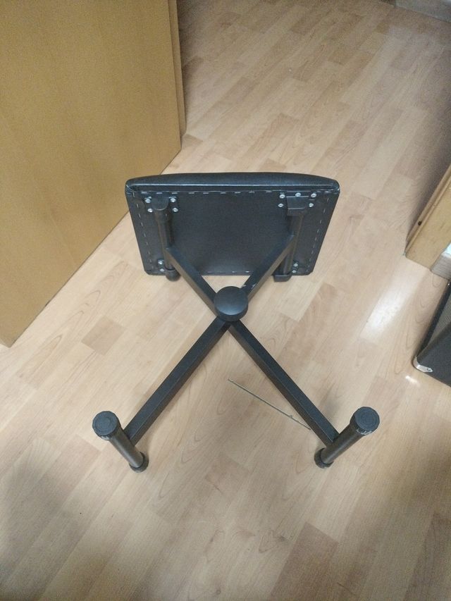 Banco de piano negro