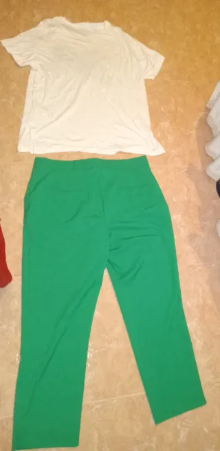 Conjunto Camiseta 7UP y Pantalón Verde