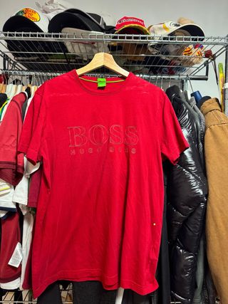 Camiseta BOSS Roja Logo Contraste