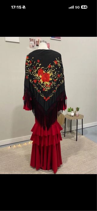 Mantoncillo Flamenco Bordado Negro y Rojo