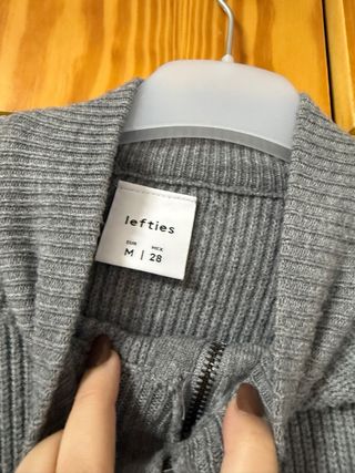 Chaqueta de lana gris con cremallera