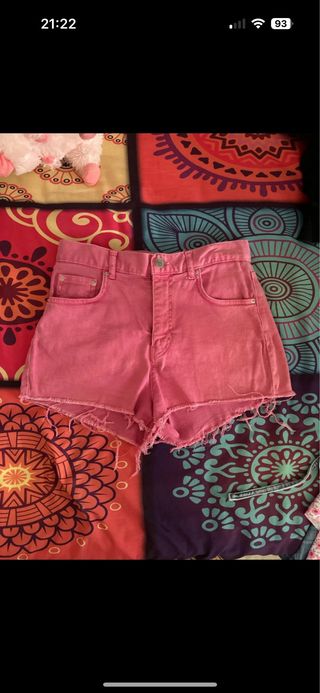 Shorts vaqueros rosas deshilachados