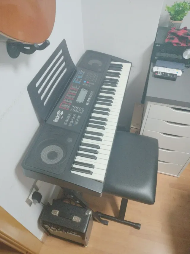 Piano Rockjam con soporte y banco
