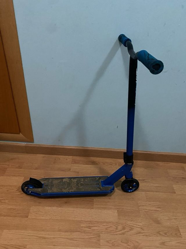 Patinete agresivo KRF azul