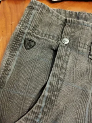 Lote Ropa Chico: Camisa, Corbata, Chaqueta, vaquer
