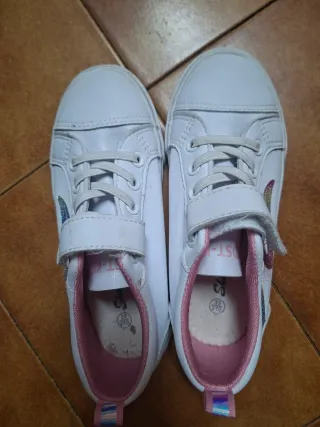 Zapatillas Blancas y Rosas Niña. La TALLA: 33