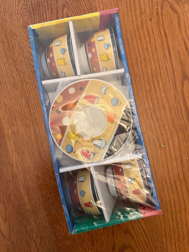 Juego de 6 tazas con plato de porcelana