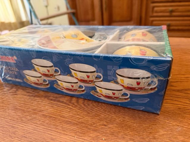 Juego de 6 tazas con plato de porcelana