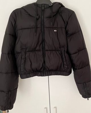 Piumino corto Tommy Jeans con cappuccio