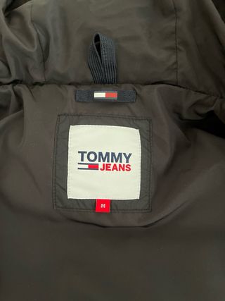 Piumino corto Tommy Jeans con cappuccio