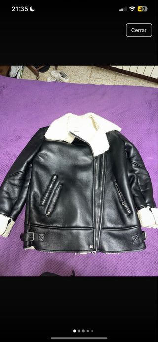 Chaqueta borrego Bershka negra y blanca