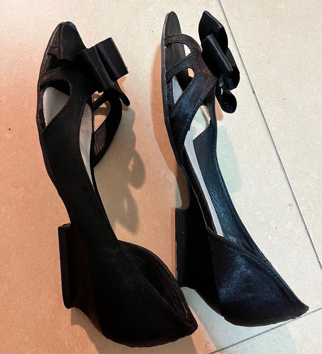 Zapatos planos negros con lazo