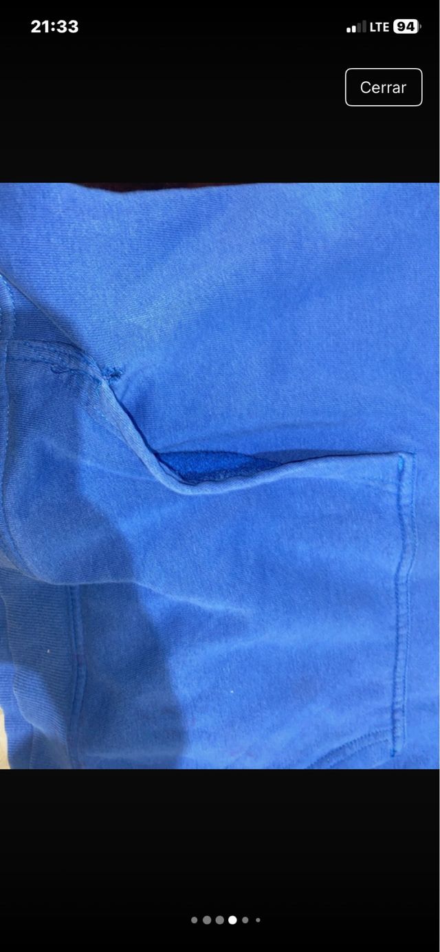 Parece que tenga manchas en la foto pero no.