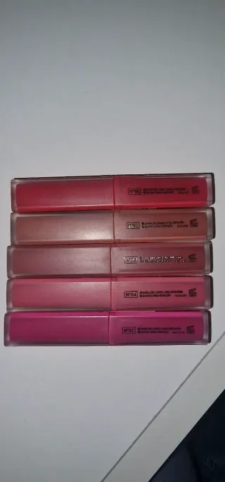 Labiales y perfiladores tonos marrones y morados