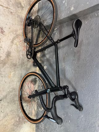Bicicleta Gravel Negra Radon Regard 