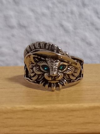 Anillo gato ojos verdes