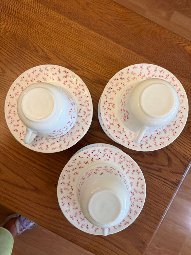 Juego de 12 tazas de porcelana