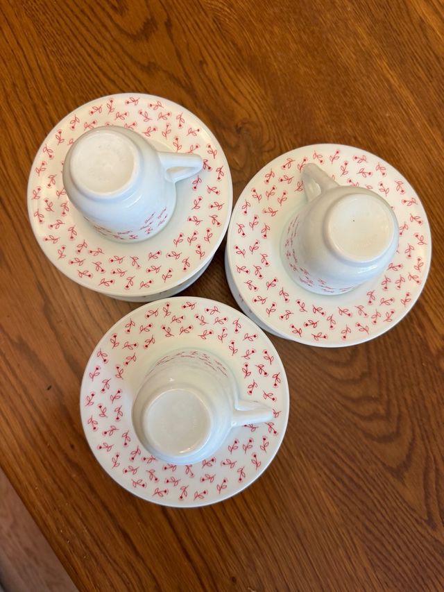 Juego de 12 tazas de porcelana