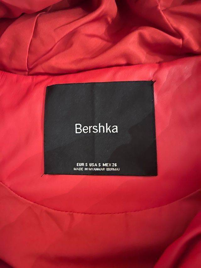 Abrigo Bershka Rojo Talla S