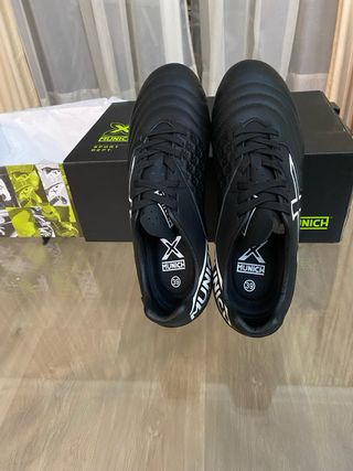 Botas de fútbol Munich negras. talla 39