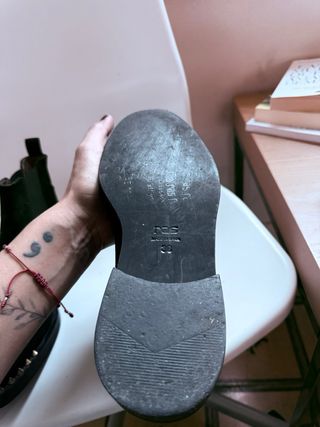 Botines RAS Negros con Tachuelas Doradas