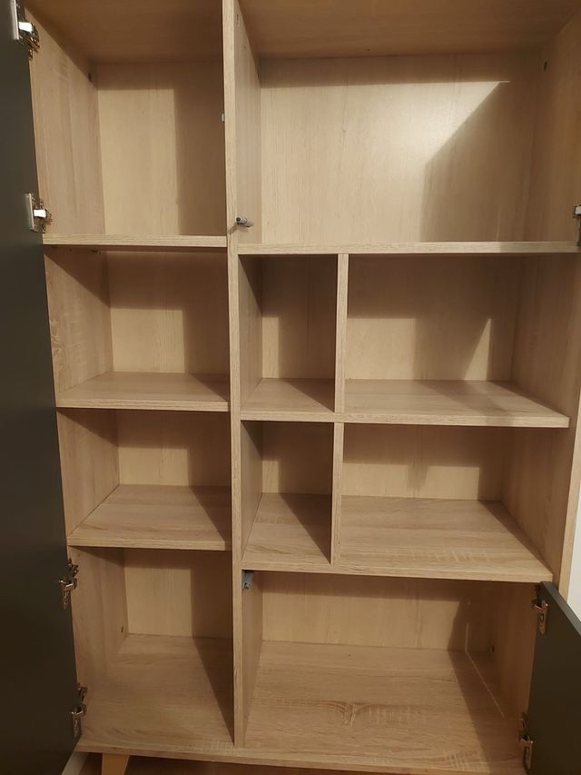 Armario moderno madera y gris