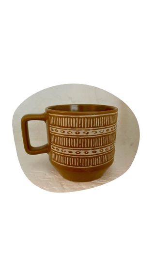 Taza étnica marrón
