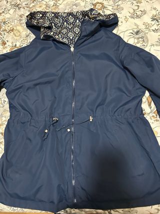 Parka reversible estampada y azul marino