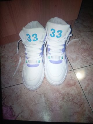 Zapatillas Baloncesto Blancas y Moradas Talla 41
