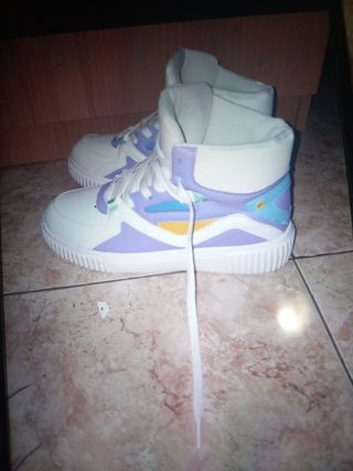 Zapatillas Baloncesto Blancas y Moradas Talla 41