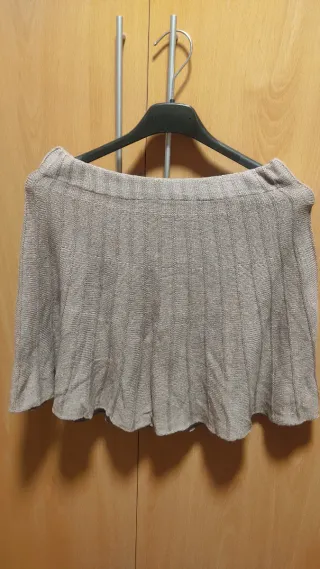Falda de punto marrón invierno