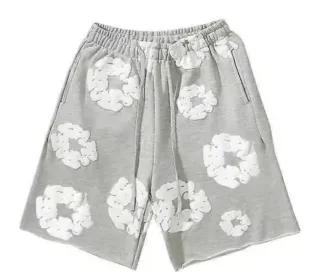 Pantalones cortos grises con flores blancas