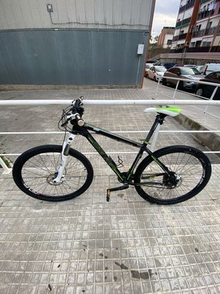 Bicicleta de Montaña Negra y Verde