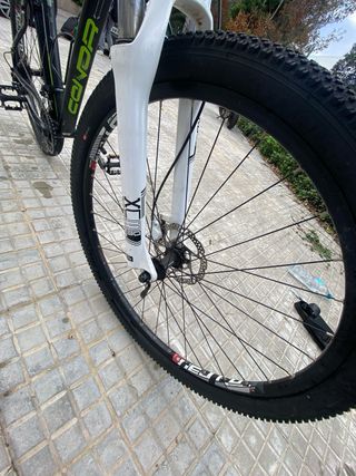 Bicicleta de Montaña Negra y Verde