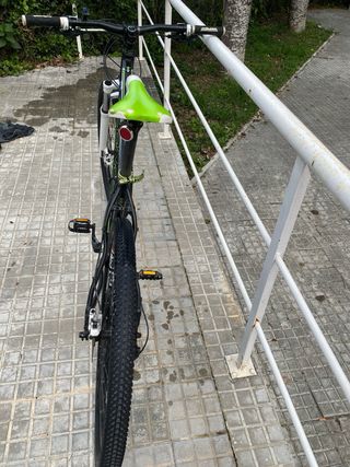 Bicicleta de Montaña Negra y Verde