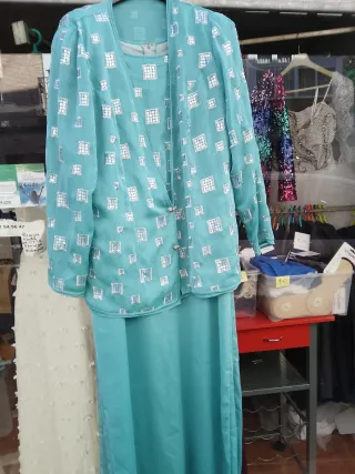 Vestido largo azul verdoso con pedrería