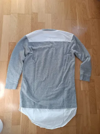 Vestido Sudadera Gris con Camisa Blanca